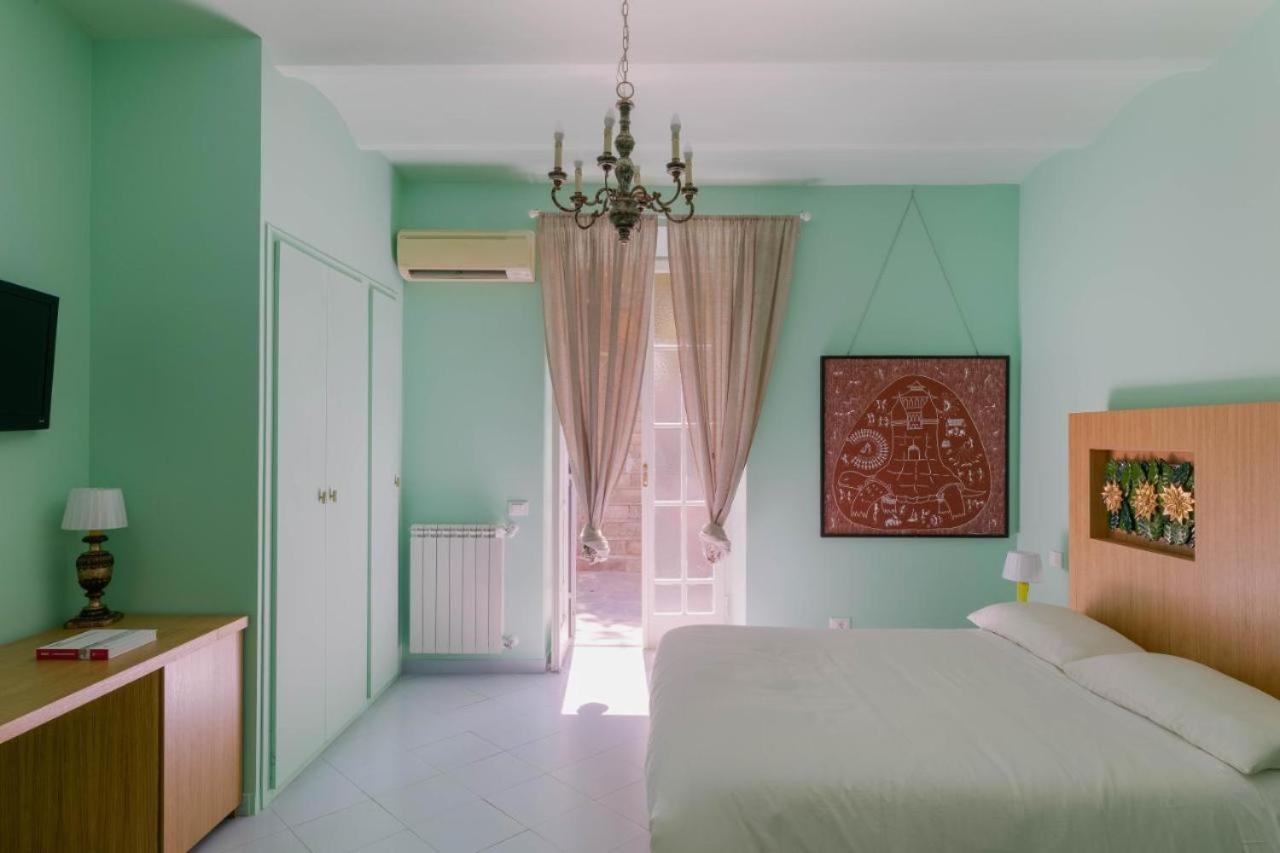 Tarshito Gallery House